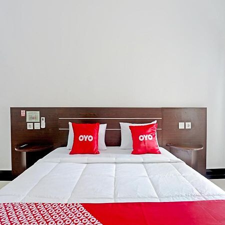 Oyo 90859 Cahaya Guest House Pesanggaran Exterior foto