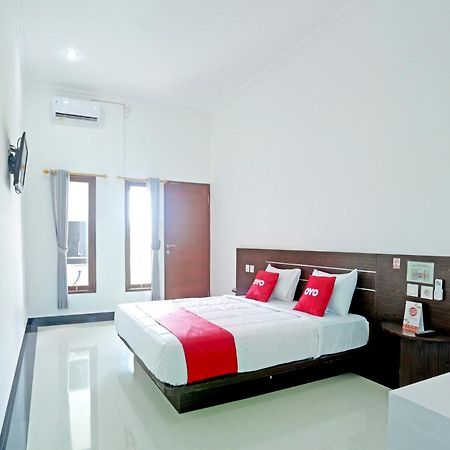 Oyo 90859 Cahaya Guest House Pesanggaran Exterior foto