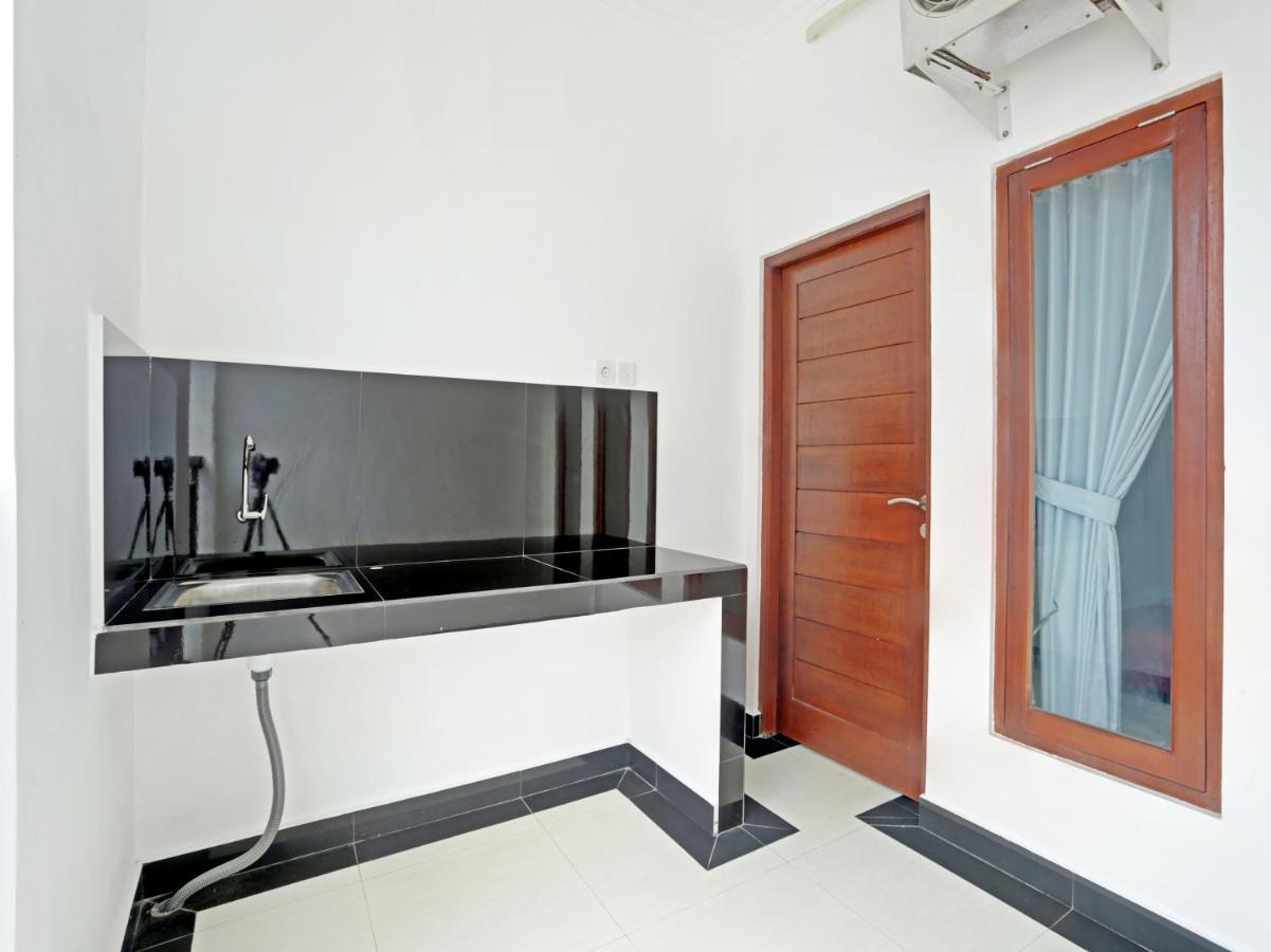 Oyo 90859 Cahaya Guest House Pesanggaran Exterior foto