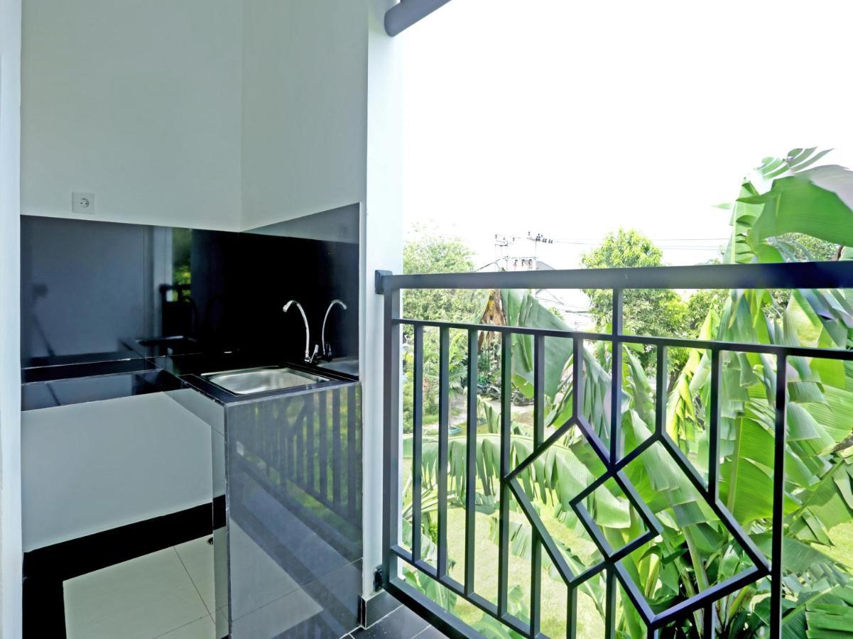Oyo 90859 Cahaya Guest House Pesanggaran Exterior foto